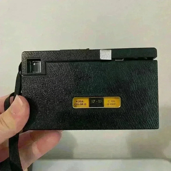 Vintage Kodak Instamatic X-15 Camera w/ Carry Case, Flash Cubes, Film- Untested - Picture 10 of 16